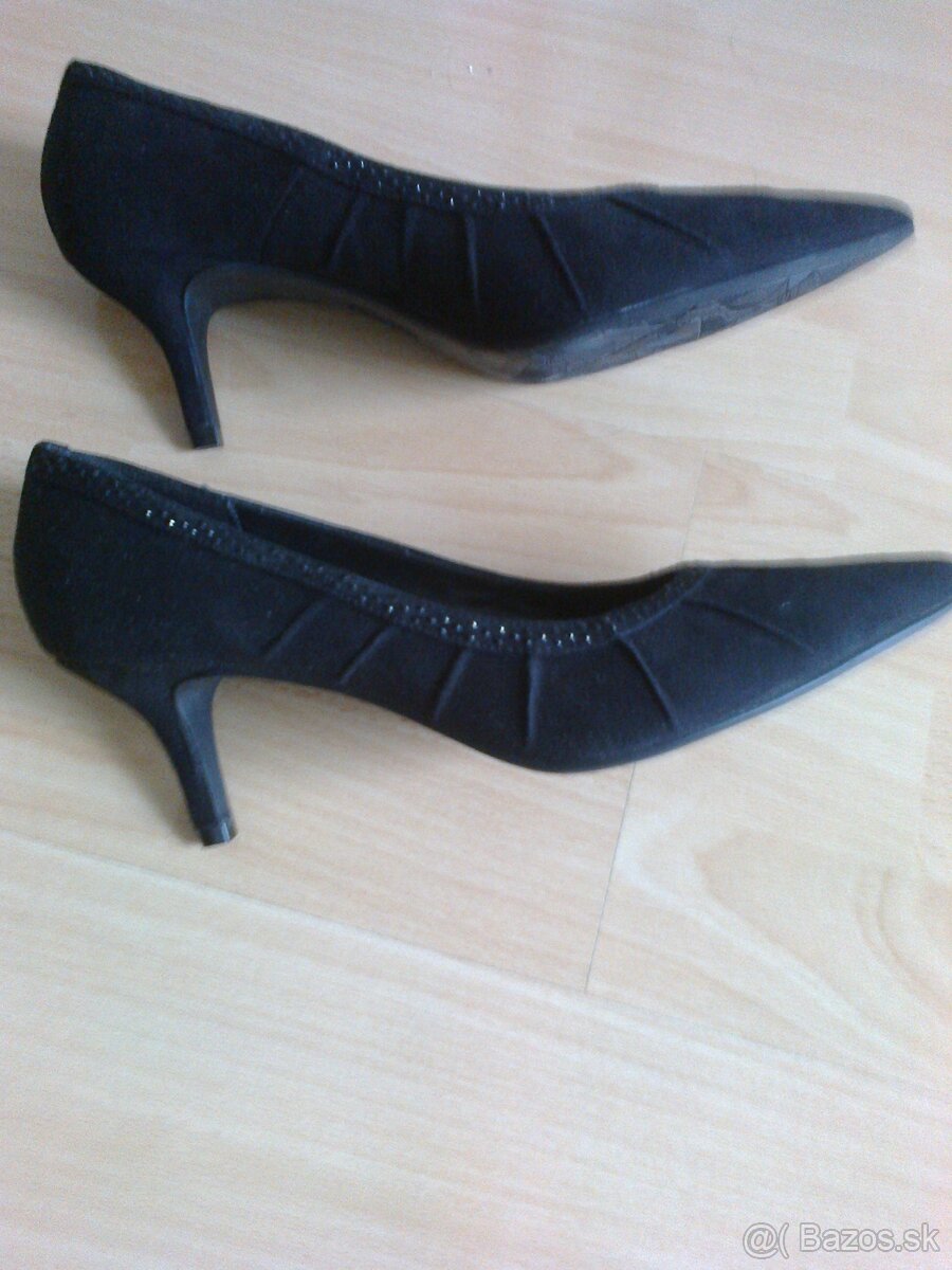 Čierne lodičky a vysolé tenisky č.41. - 2