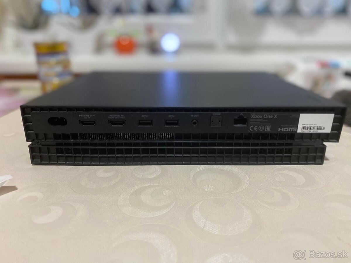 Xbox One X - 2