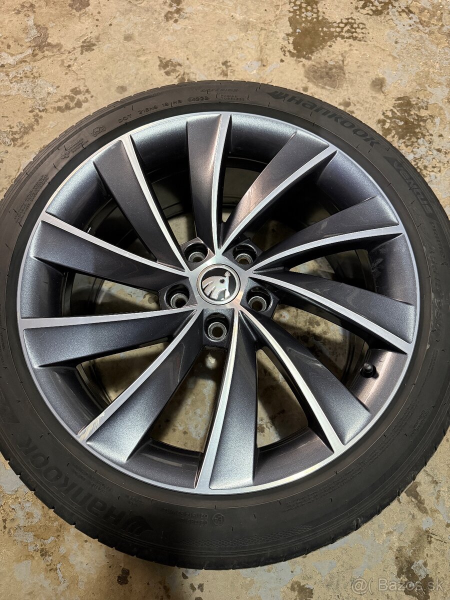 Škoda Pegasus 5x112 r18 235/45 - 2