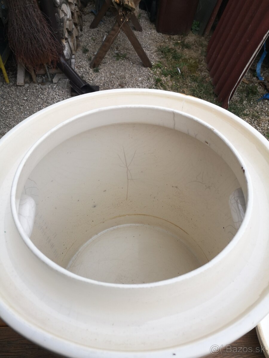 Starý kameninovy sud - dekorácia - 2