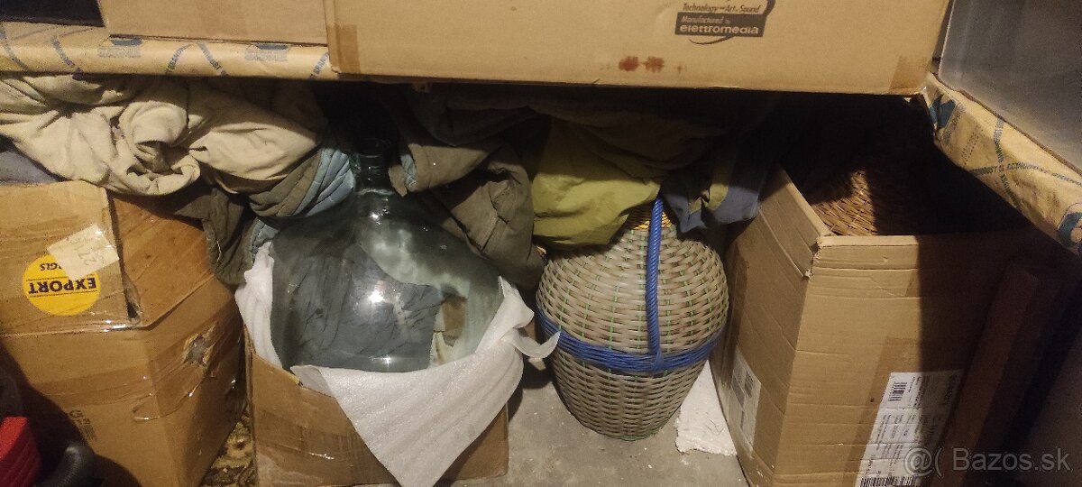 Preš plus sklenené nádoby -vyroba vína - 2