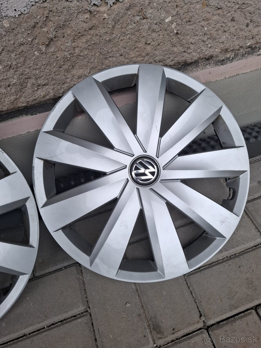 Zachovale puklice VW GROUP / Volkswagen R16. - 2