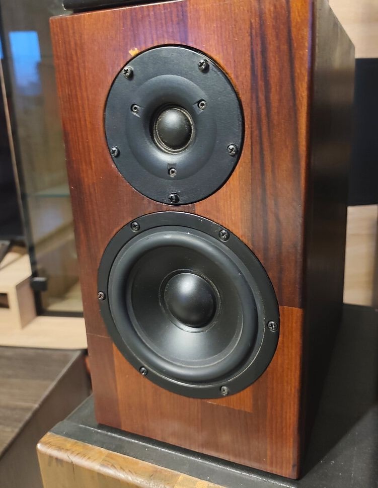 -- Predám regálovky -- - 2