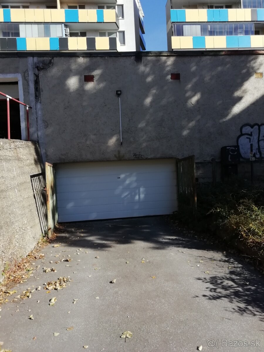 Predám garáž v Ružinove - 2