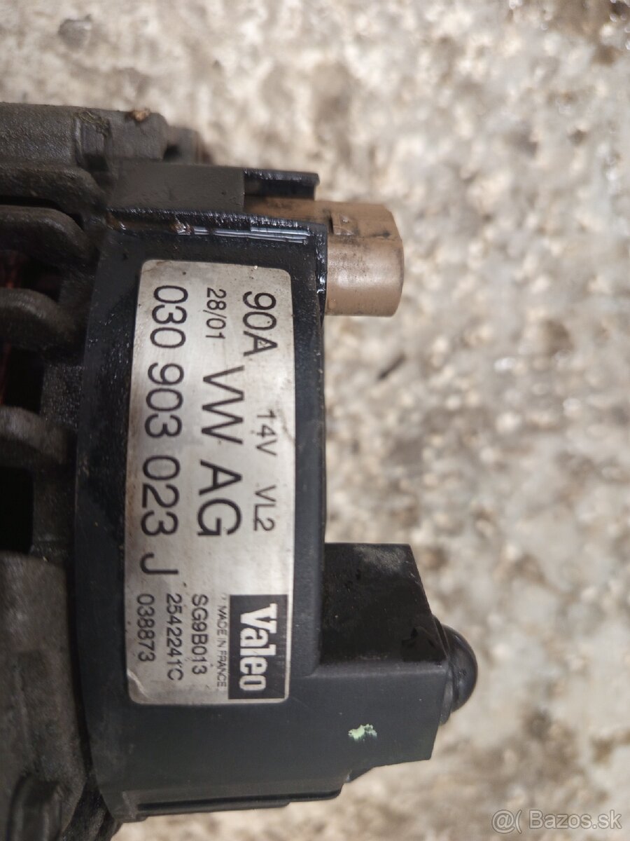 Alternátor 030 903 023 J - 2