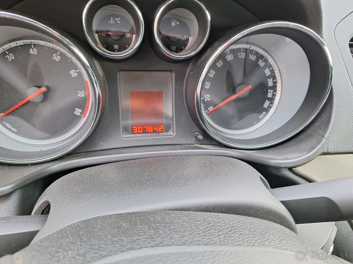 Opel Insignia 1.8 benzín - 2