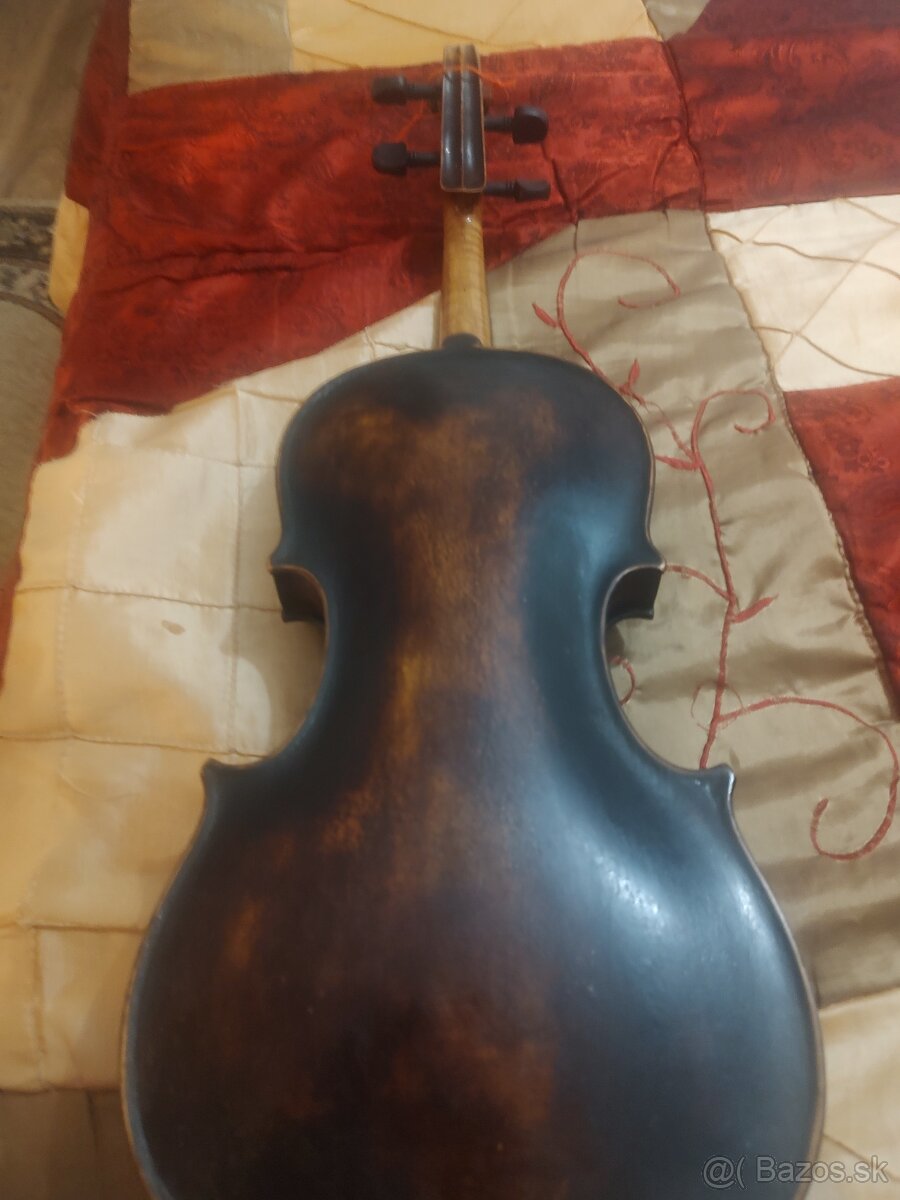 Predám staré celé husle - 2