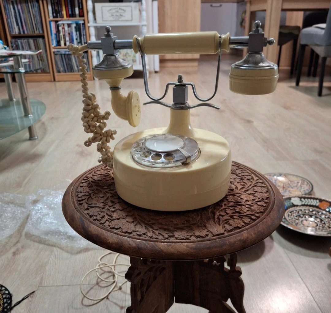 Rusky statozitny telefon - 2