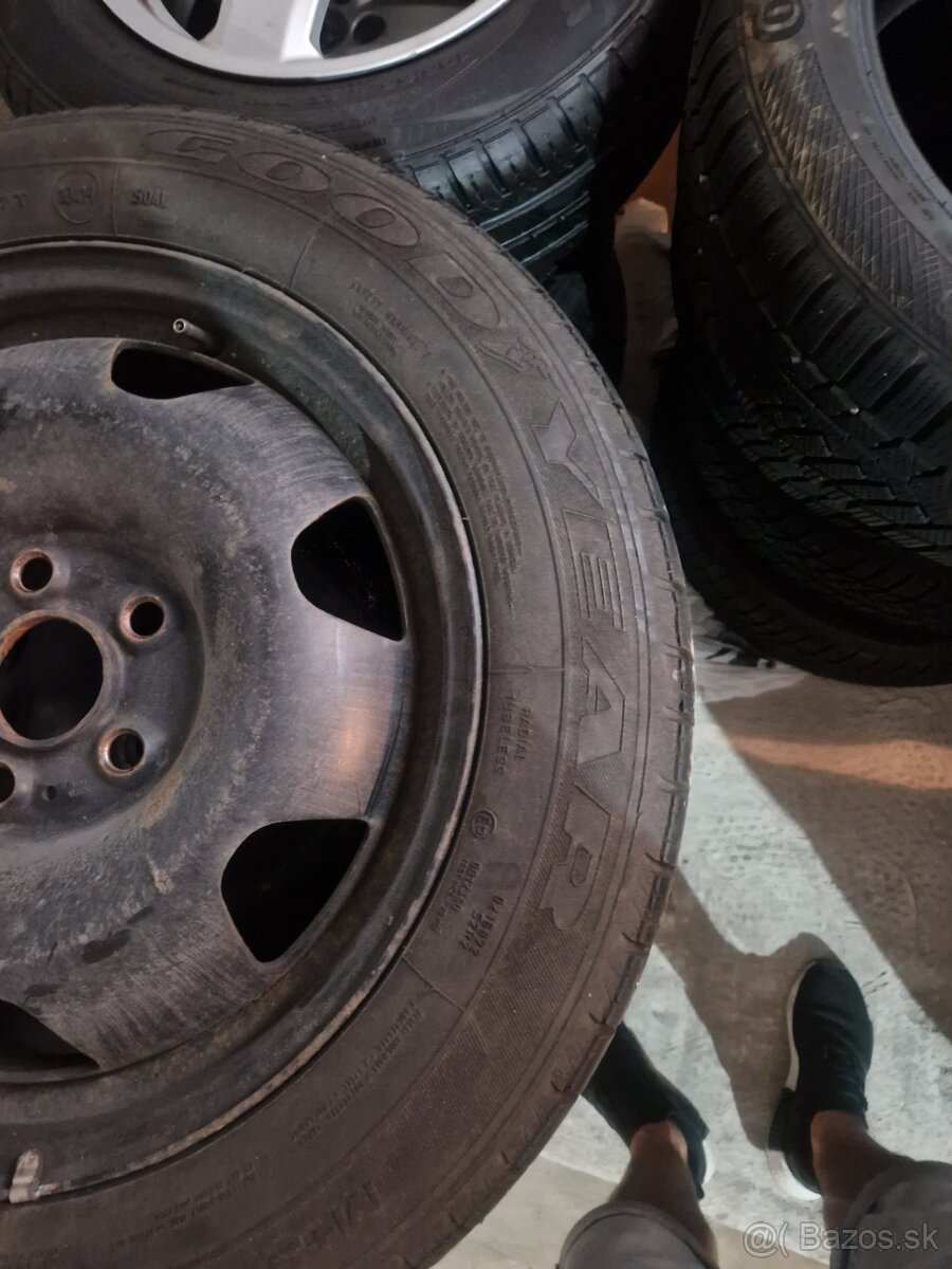 Predam komplety Vw caravelle 215/60r17 - 2
