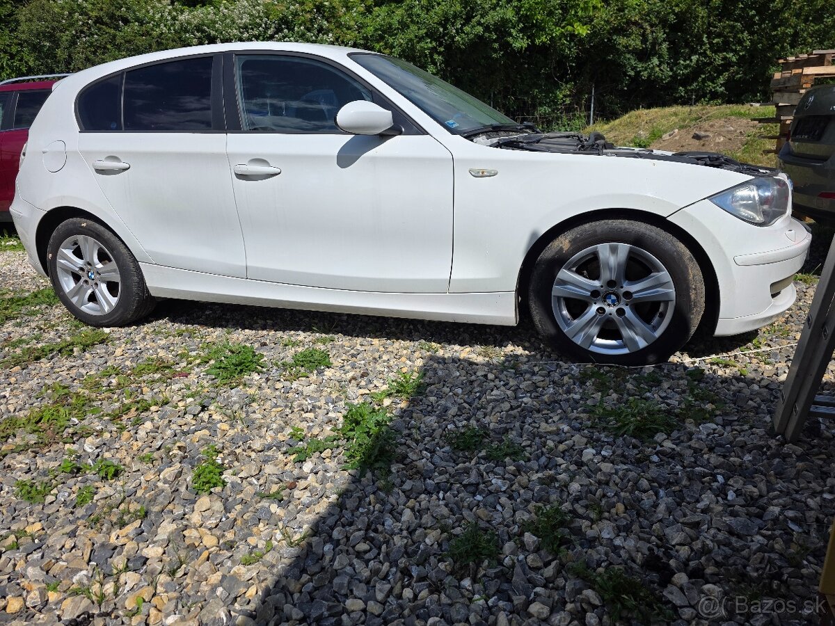 Rozpredam BMW e87 120d facelift - 2