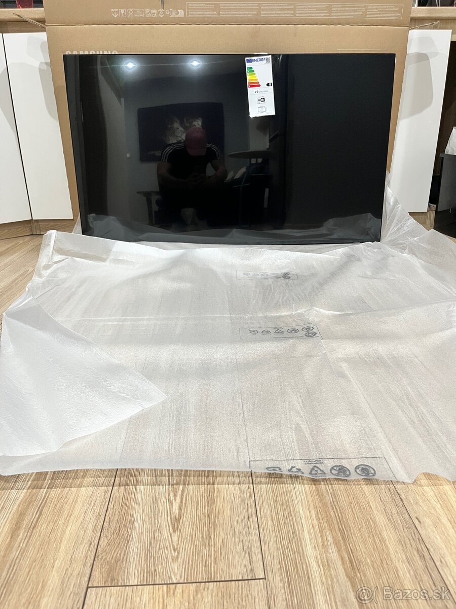 Predam Samsung Crystal UHD U8000F - 2