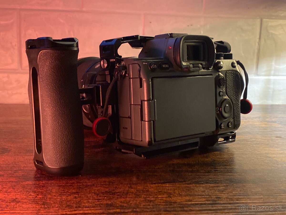 Sony A7 IV + Sigma 24-70 2.8 Art + SmallRig full rig - 2