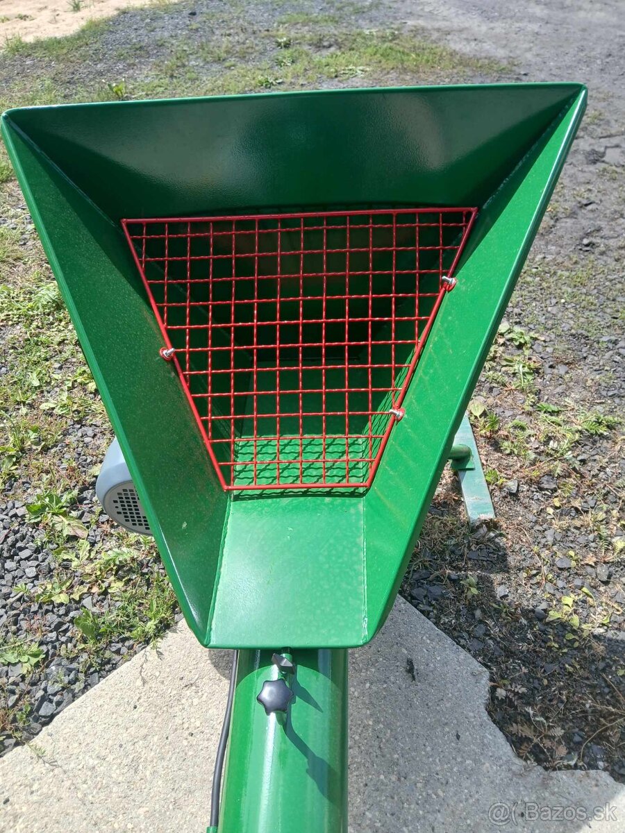 Šnekový dopravník s násypkou 4 m - 2