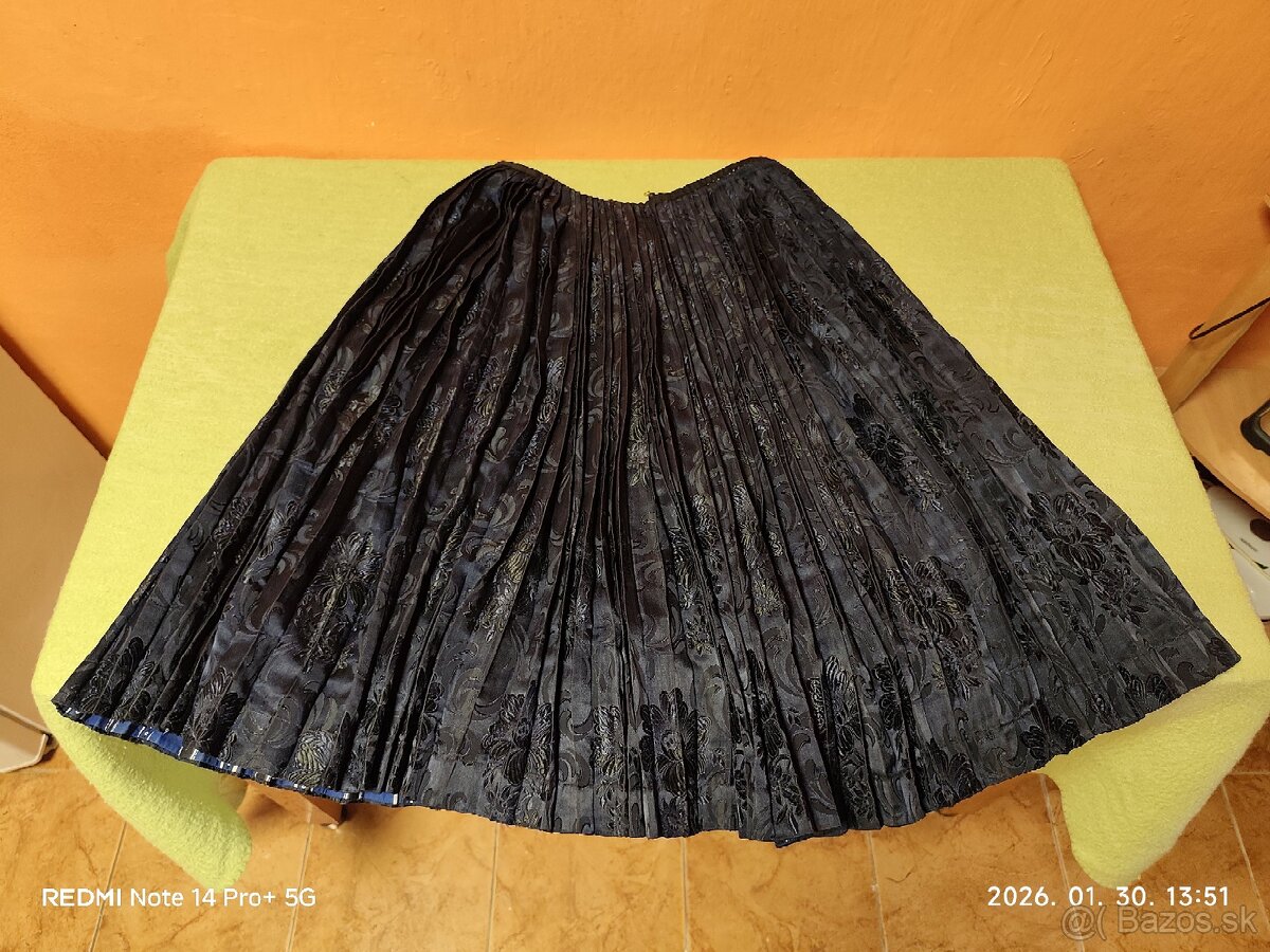 Brokatové suknu a Lajbík - 2