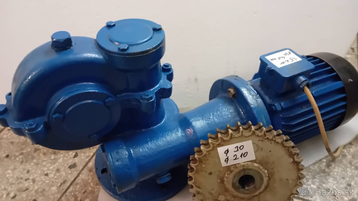 Elektrický motor a prevodovka - 2