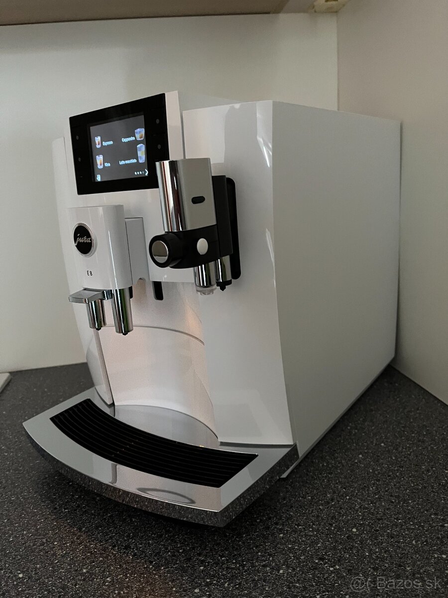 Predám kávovar JURA E8 Piano White - 2