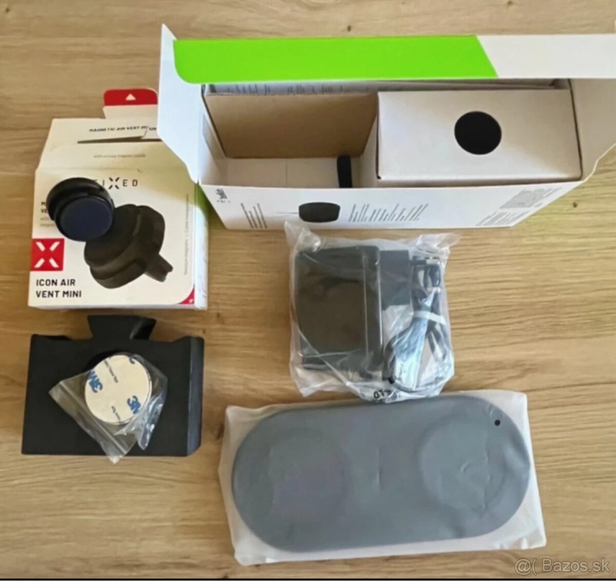 Nabíjačka a magnetický držiak do auta na telefón - 2