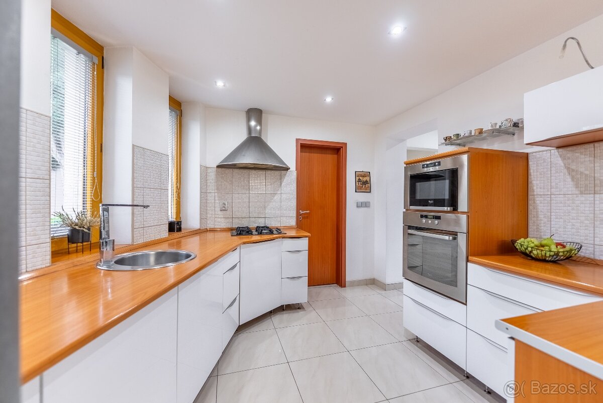 Samostatný 5 izb. rodinný dom vo výbornej lokalite v Trnave - 2