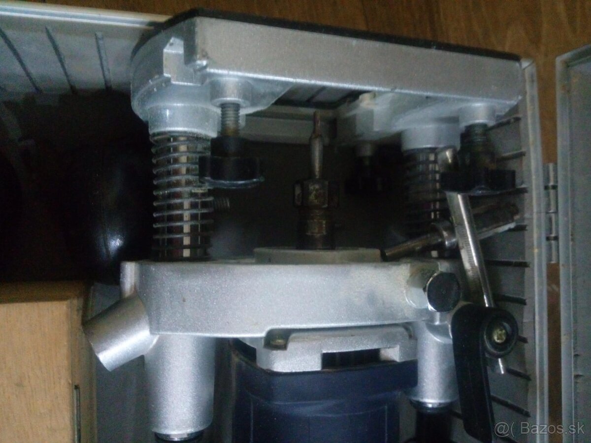 Horna fréza Ferm FBF 6E s kopec frézami. - 2