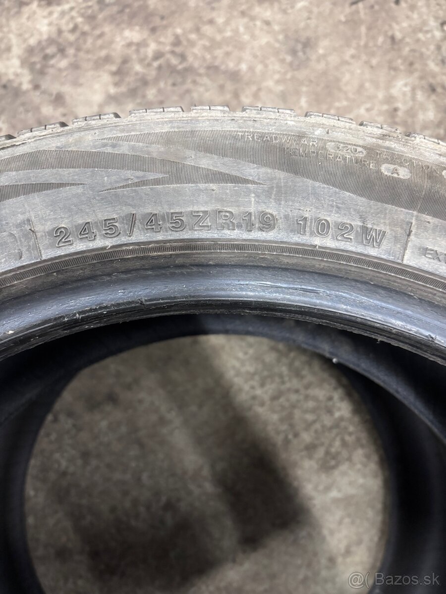 Celoročné pneu 245/45 r19 - 2