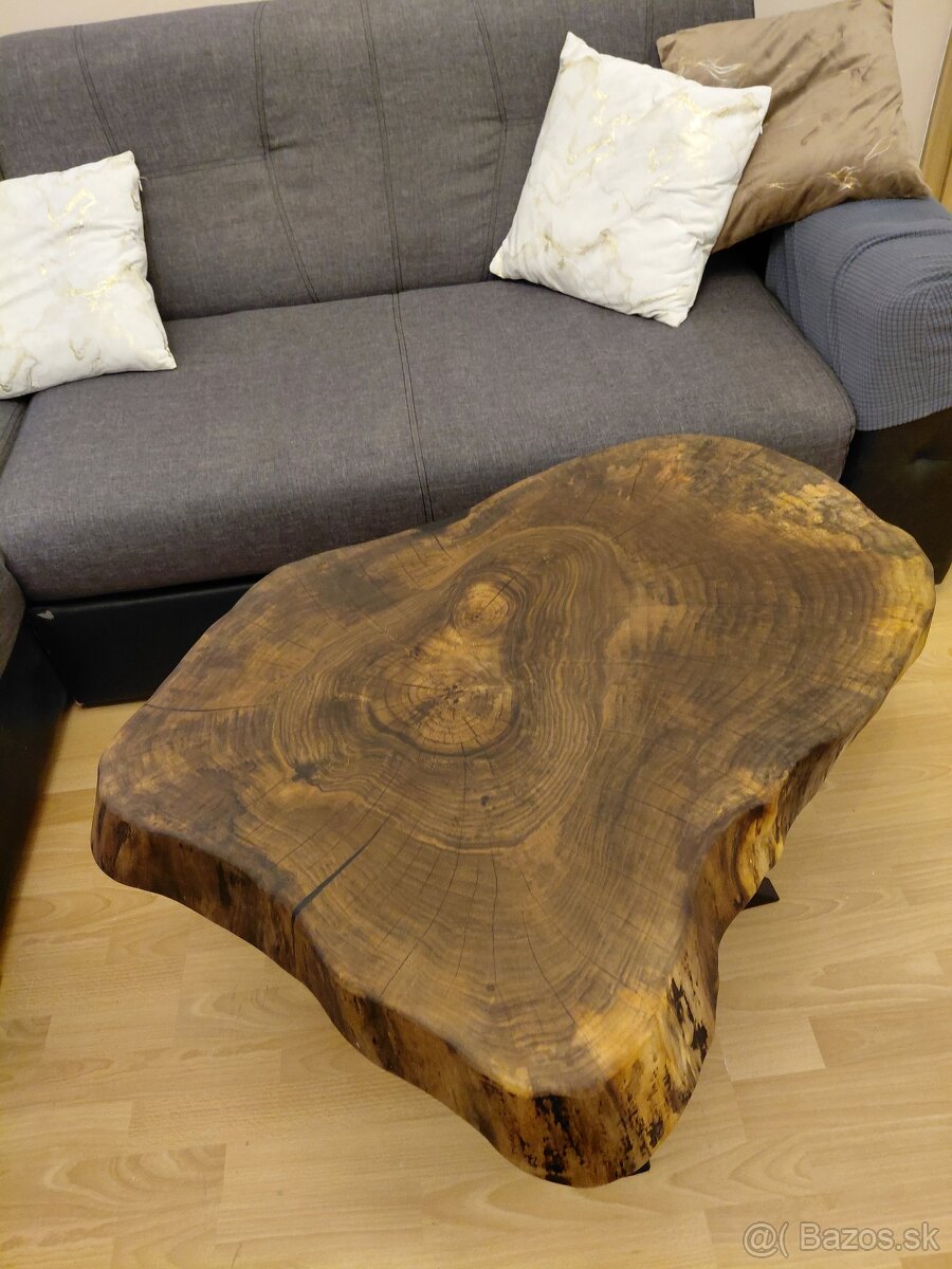 Orechovy stôlík - 2