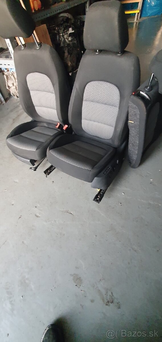 Superb 2 sedačky interier - 2