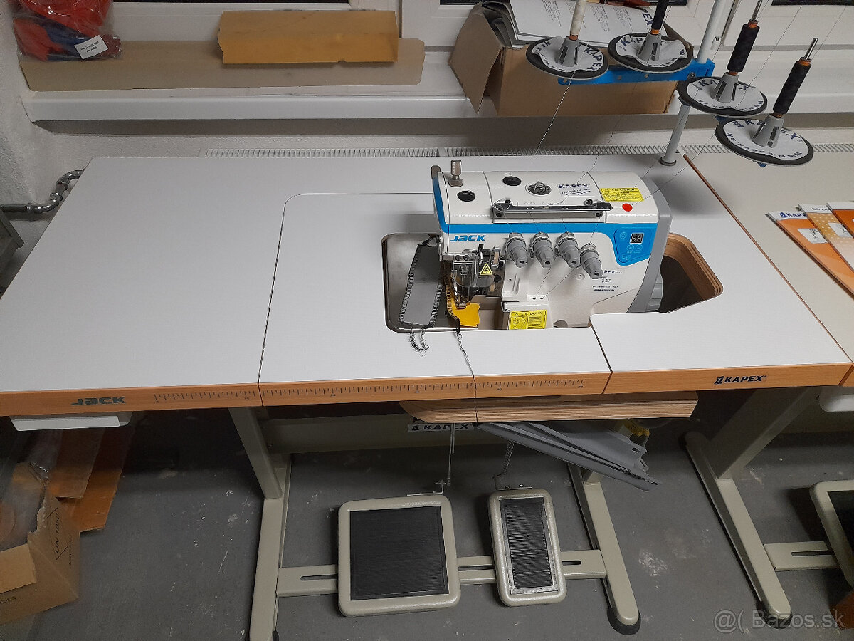 Priemyselný šijací stroj Jack E4S 4-nitný overlock - 2