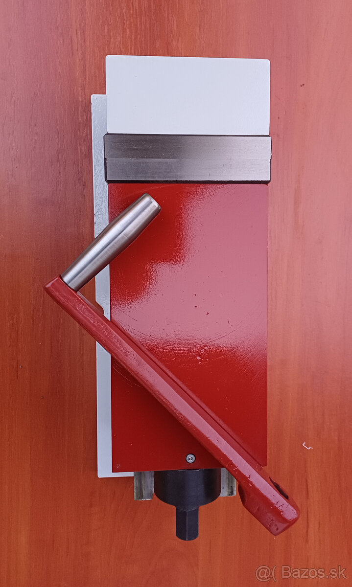 Strojný zverák 125 - 2