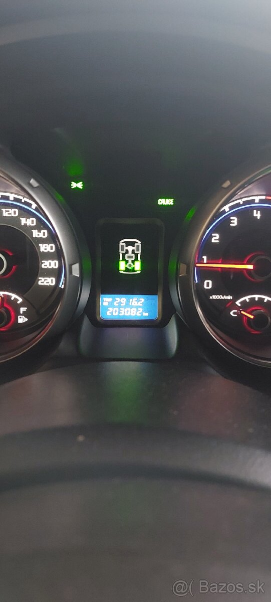 Mitsubishi Pajero - 2