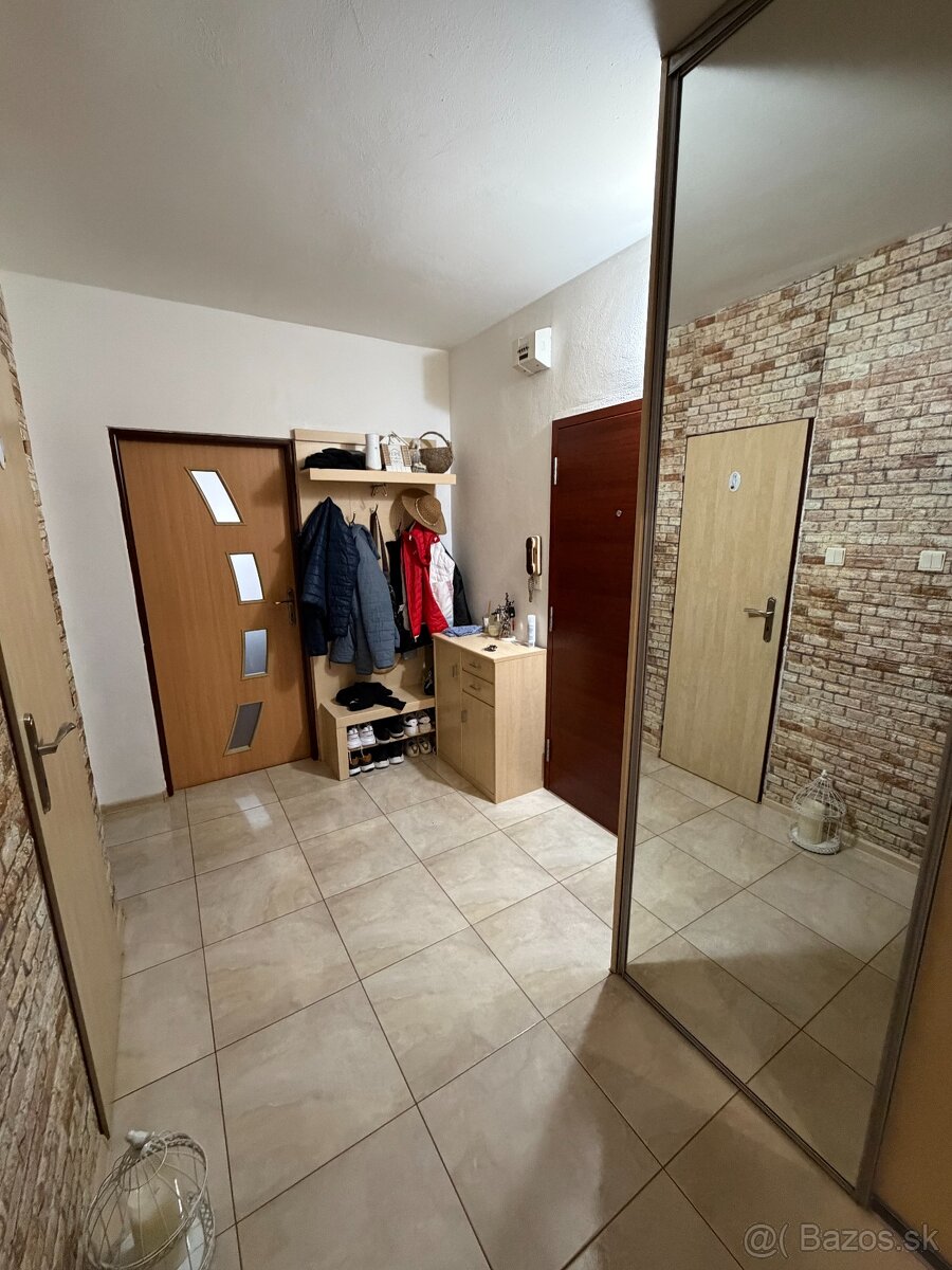Na predaj 3izbový byt 59m2+loggia,pivnica- Topoľčany - 2