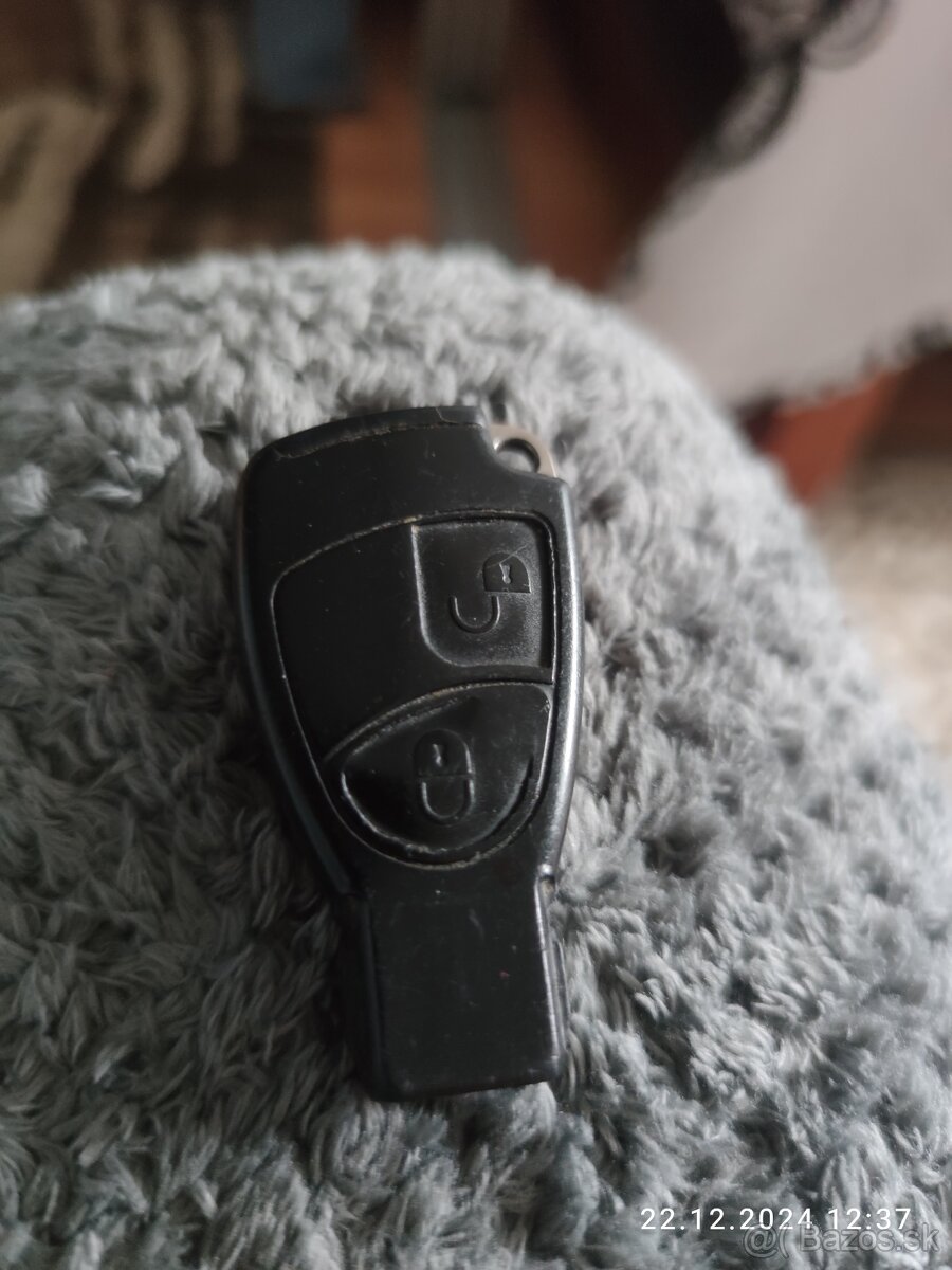 Predám dvojtlačítkový kľúč Mercedes - 2