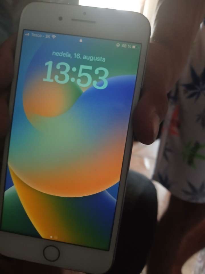 Pradávam IPhone 8plus - 2