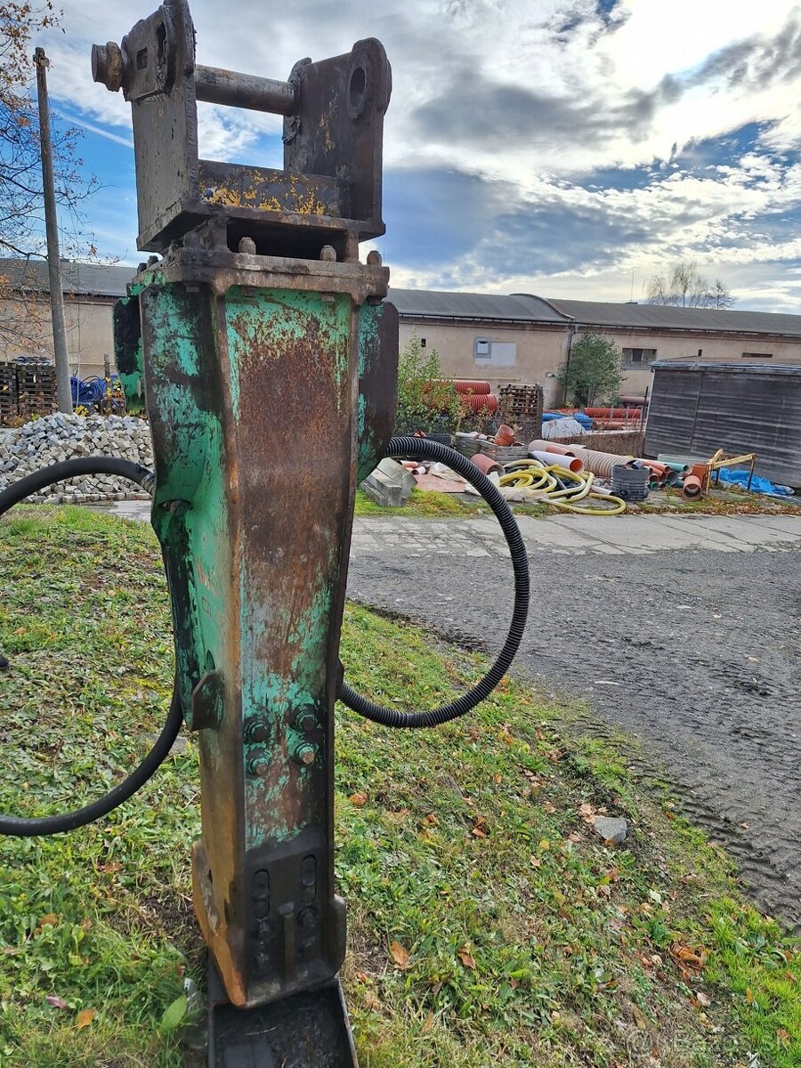 Kladivo Montabert 900 - 2