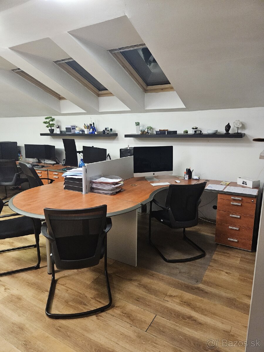 Predám kancelárske stoly – 3 kusy + poličky - 2