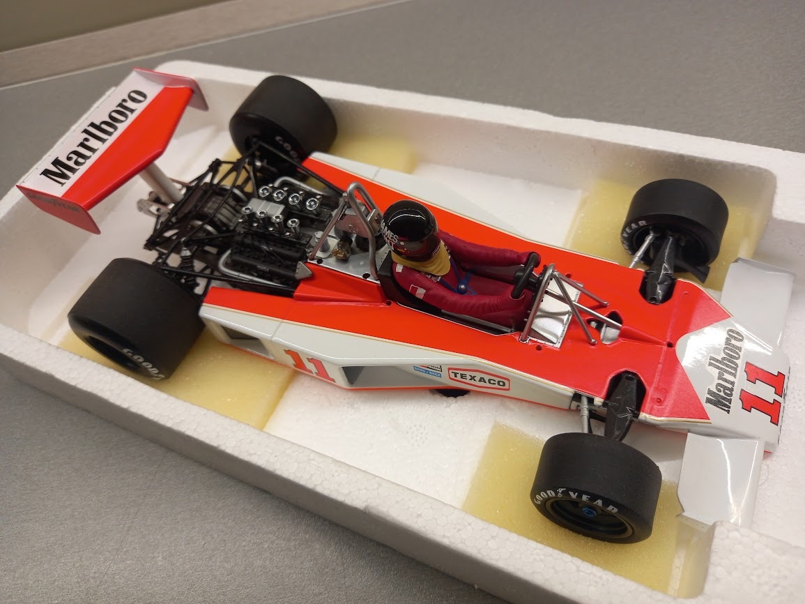 F1 MCLAREN FORD M23 1976 JAMES HUNT MINICHAMPS 1:18 - 2