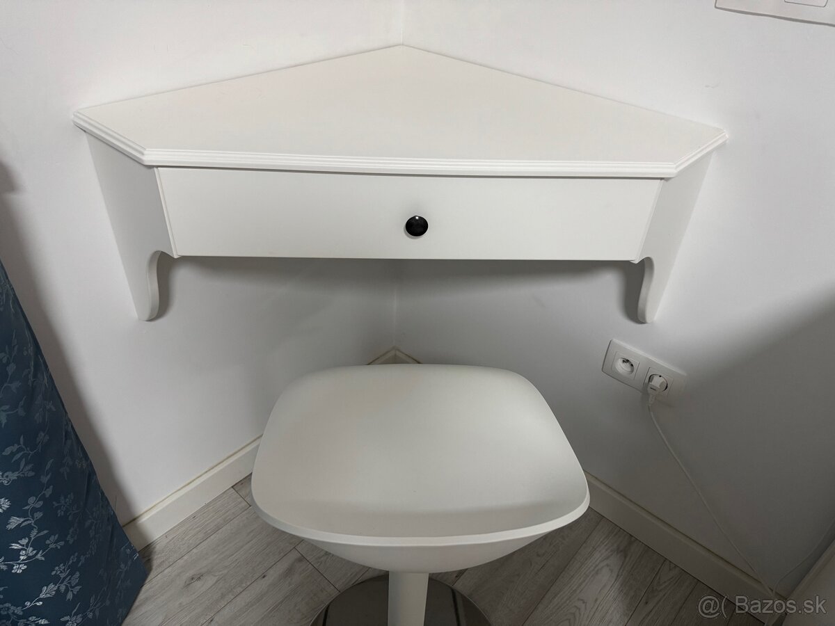 Rohovy toaletny stolik od stolara - 2