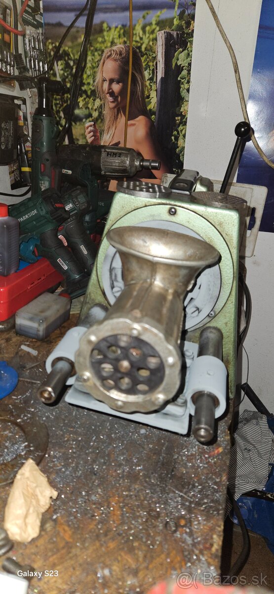 Mlynček na maso porkert 12 elektricky - 2