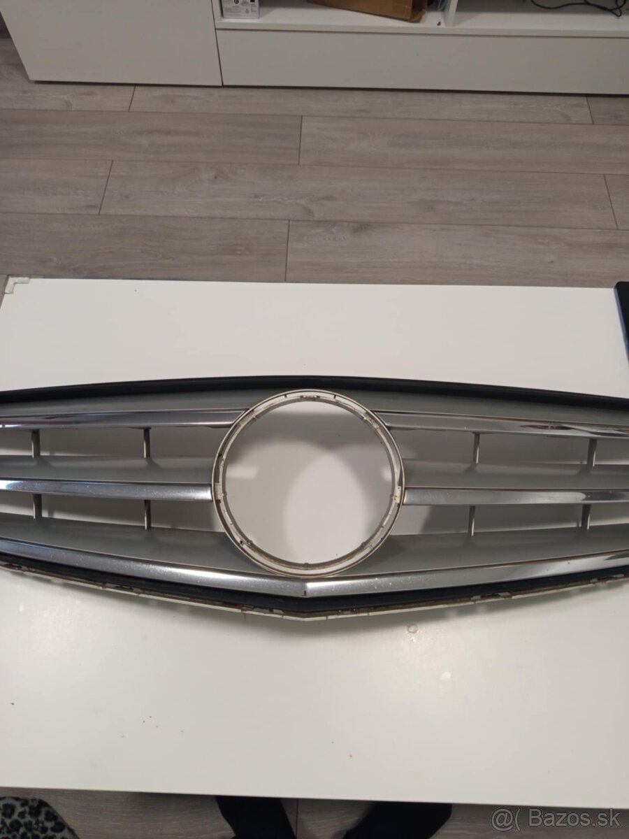 Predná maska Mercedes w204 - 2