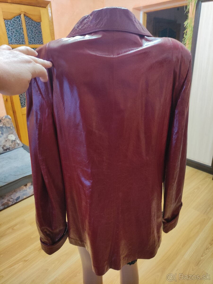 Červená kožená bunda. - 2