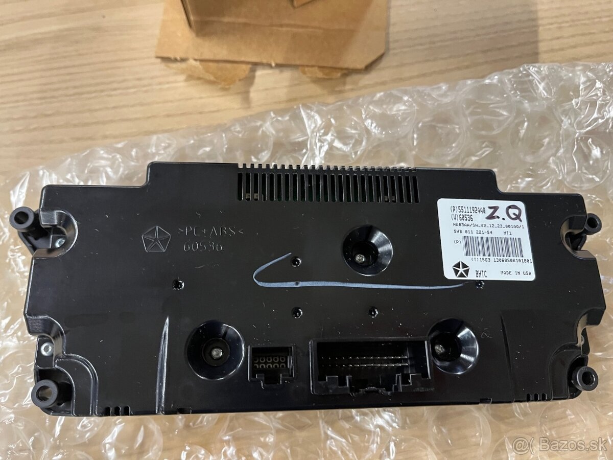 Jeep Grand Cherokee WK2 panel kurenia - 2