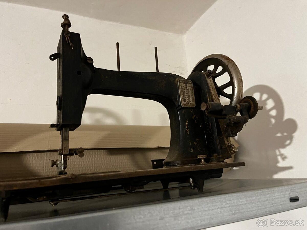 Starožitný šijací stroj - 2