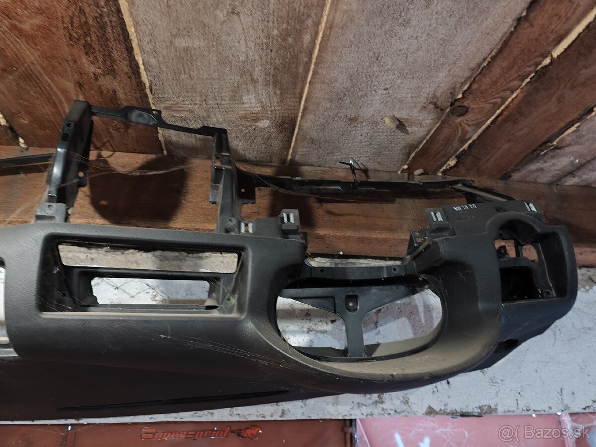 VW Golf 4 palubovka - 2