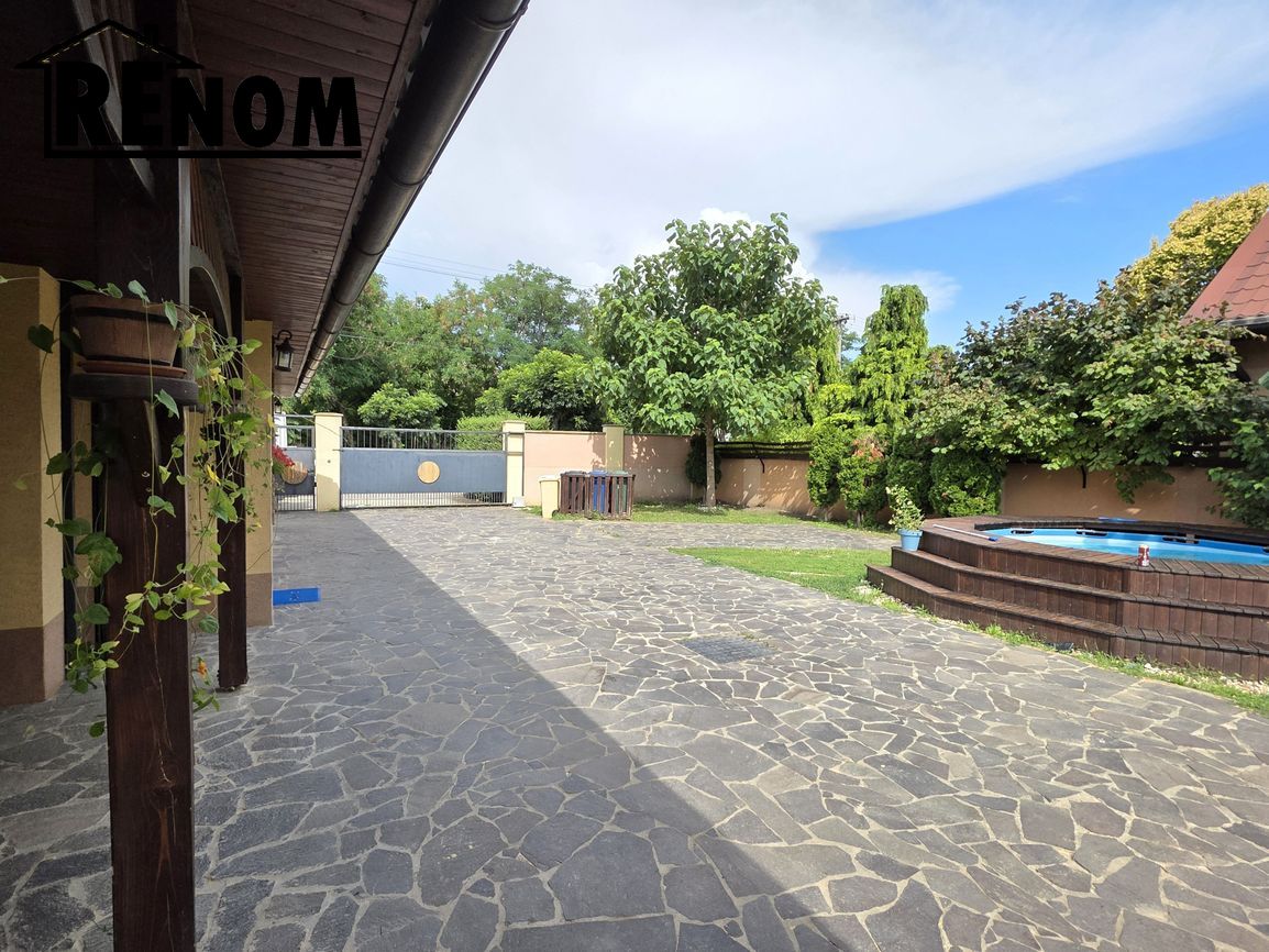 Zrekonštruovaný dom s bazénom a letnou kuchynkou - 2