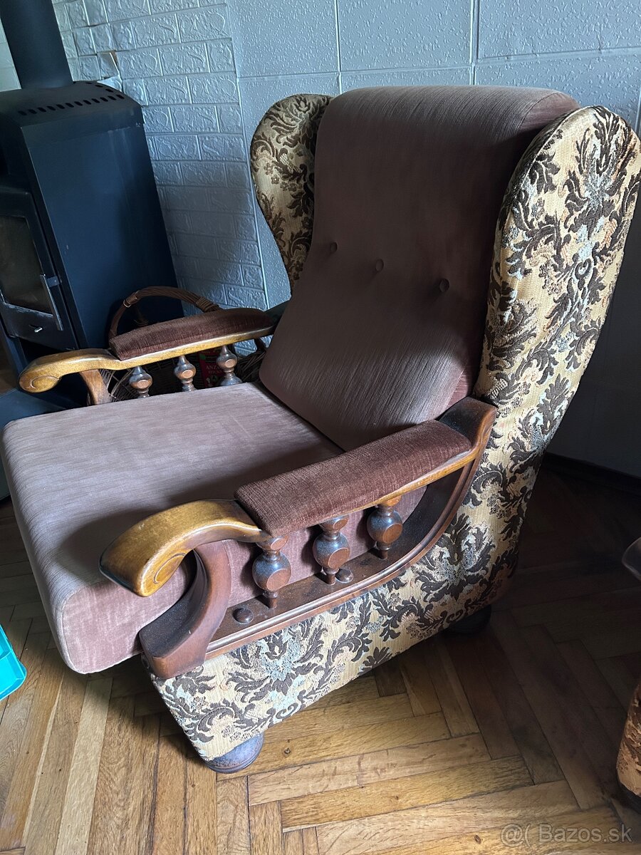 Gauč, postel a skriňa - 2