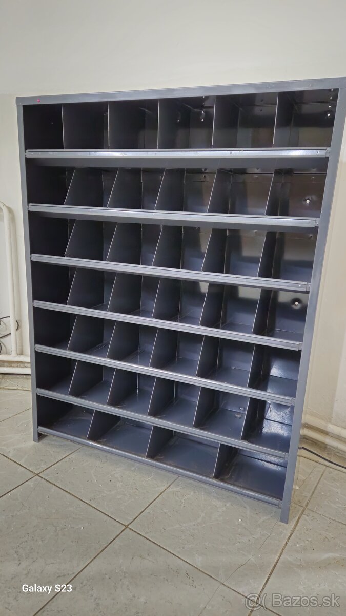 Kovový regál - organizér - 2