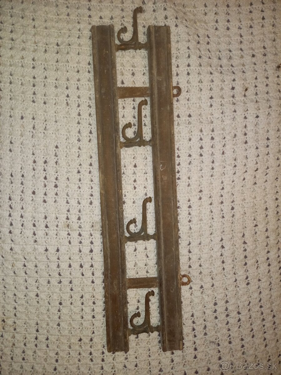 Starožitný vešiak - 2