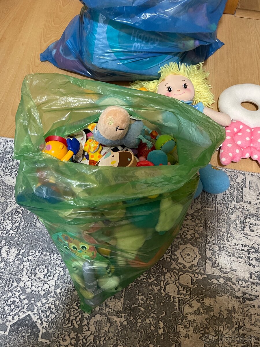 Predam cca 50ks hraciek celkova cena cca 100€ predame za 20€ - 2