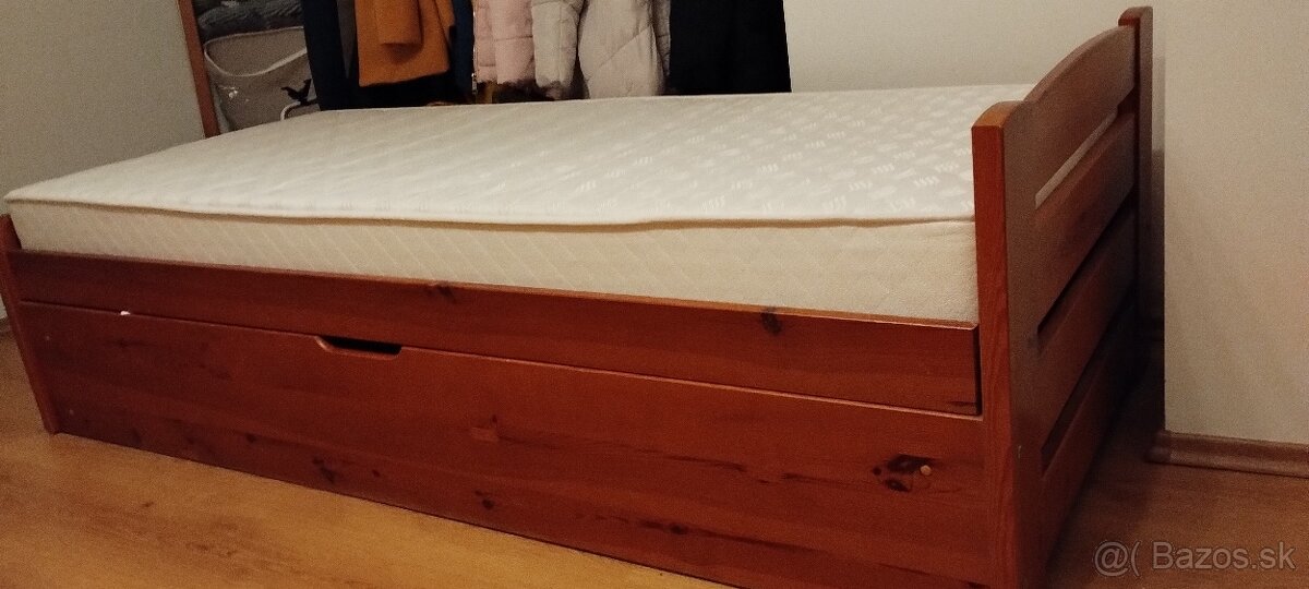 Posteľ z masívu - 2