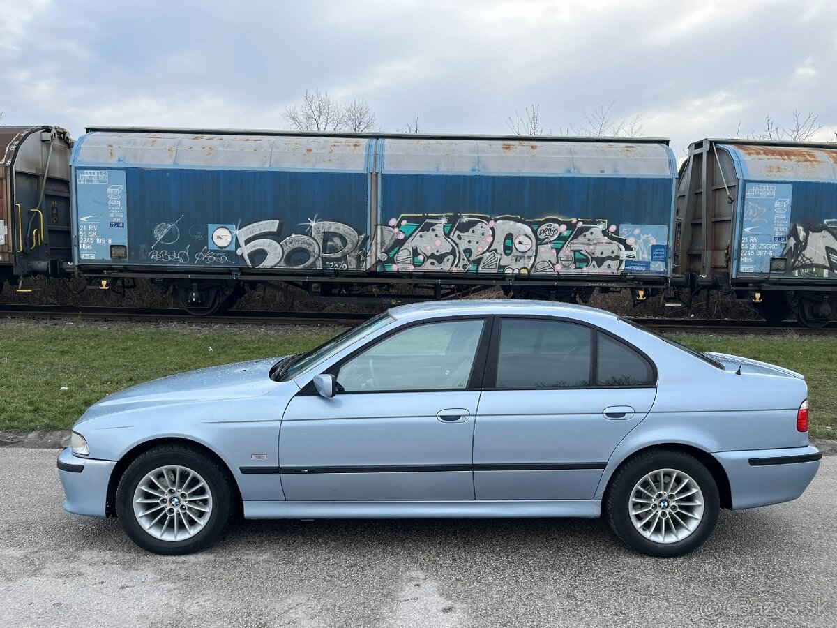 BMW 540i AT - ind. farba Silverstone - 2