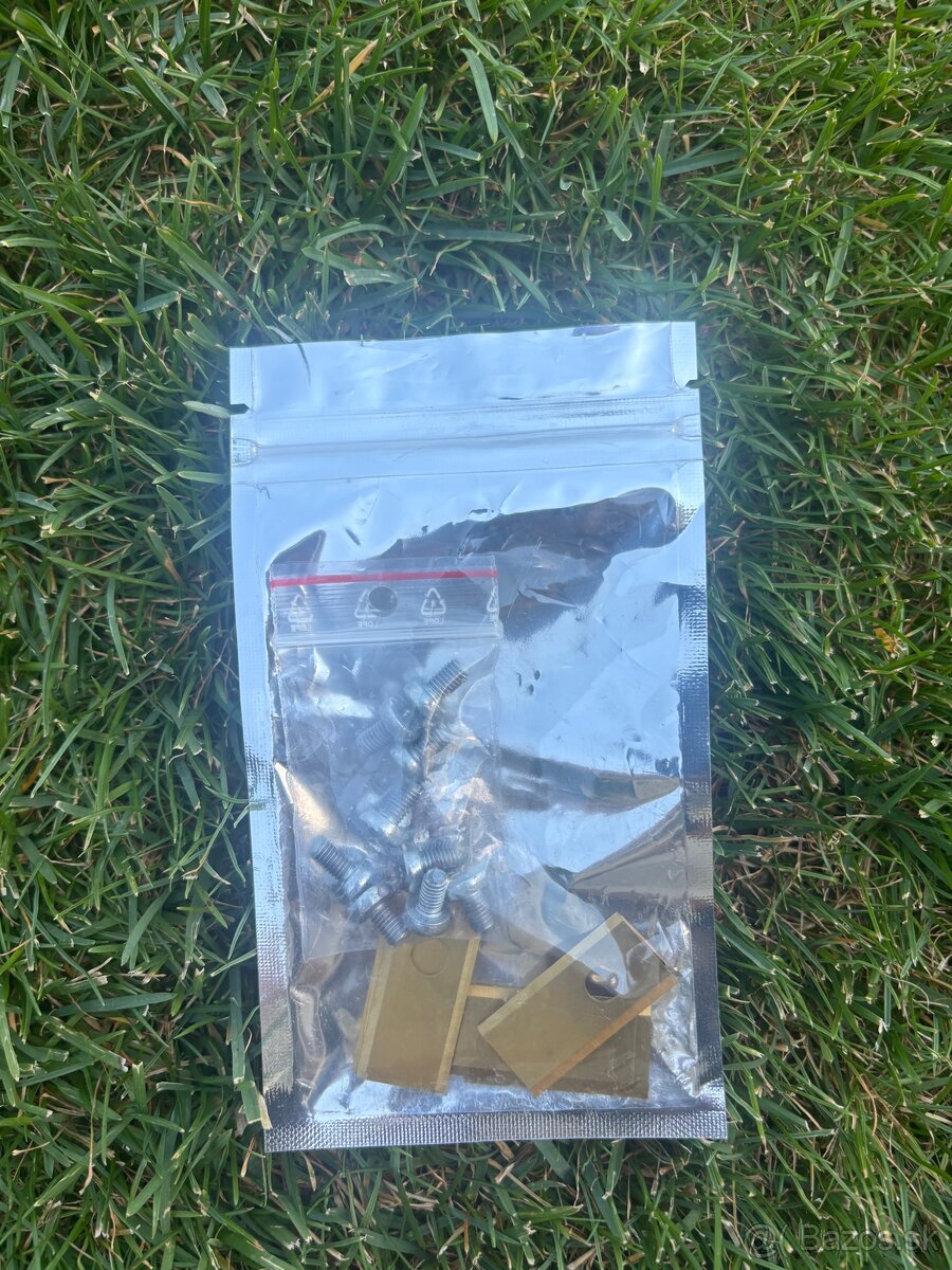 Robotická kosačka značka Parkside,Garáž,náhradné nože - 2